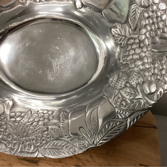 Vintage Cast Aluminum or Pewter Large Fruit / Salad / Serving / Display Bowl - Picture 5 of 14